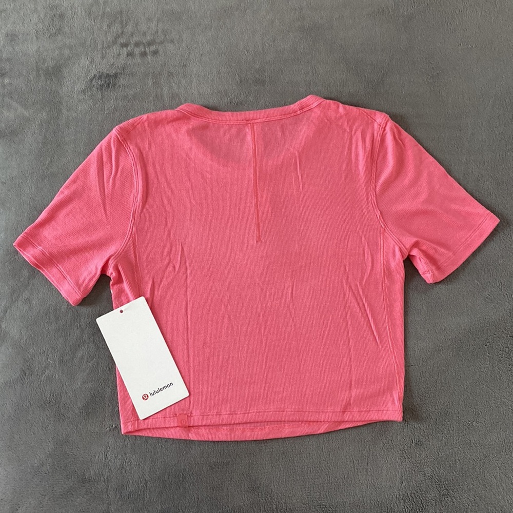 Lululemon Hold Tight Straight-Hem Cropped T-Shirt NWT - Picture 5 of 5